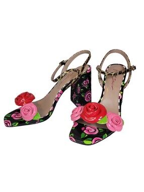 Betsey Johnson Krystle chunky platform sandals Size 10 NWT